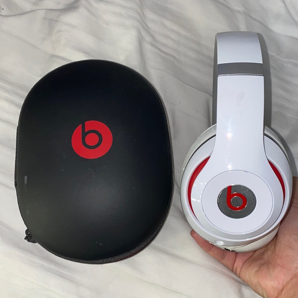 Beats Studio white
